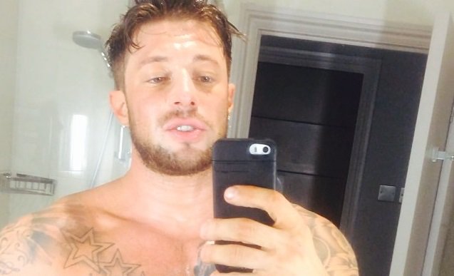 Instagram Gold: Duncan James takes bathroom selfie - Attitude