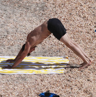 Hugh-Jackman-shirtless-yoga