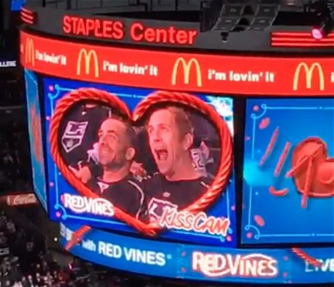 kiss cam kings