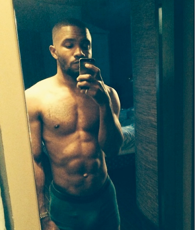 frank-ocean-shirtless-selfie-instagram-400x470