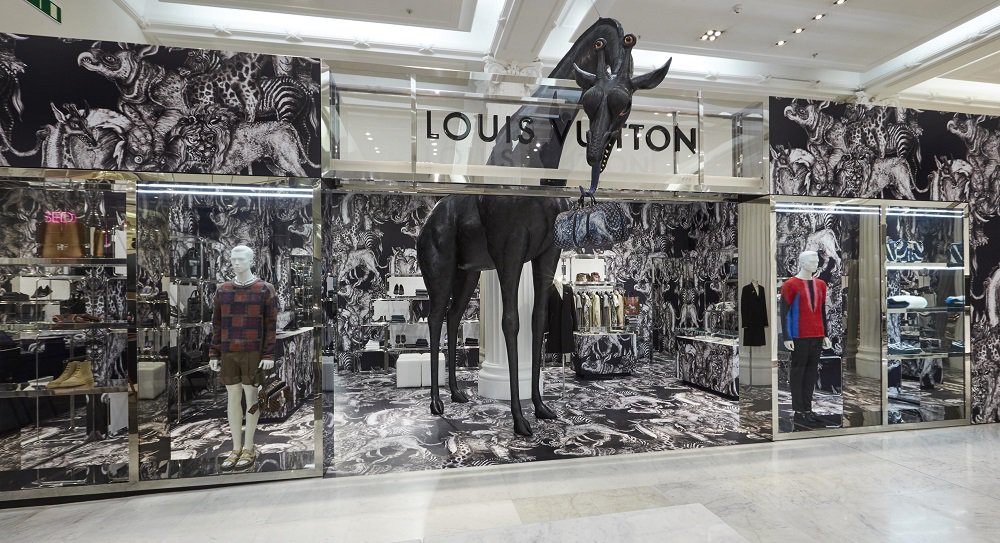 Louis Vuitton Pop Up at Selfridges London 💙 Photos @visualwindows27  @theofficialselfridges @louisvuitton