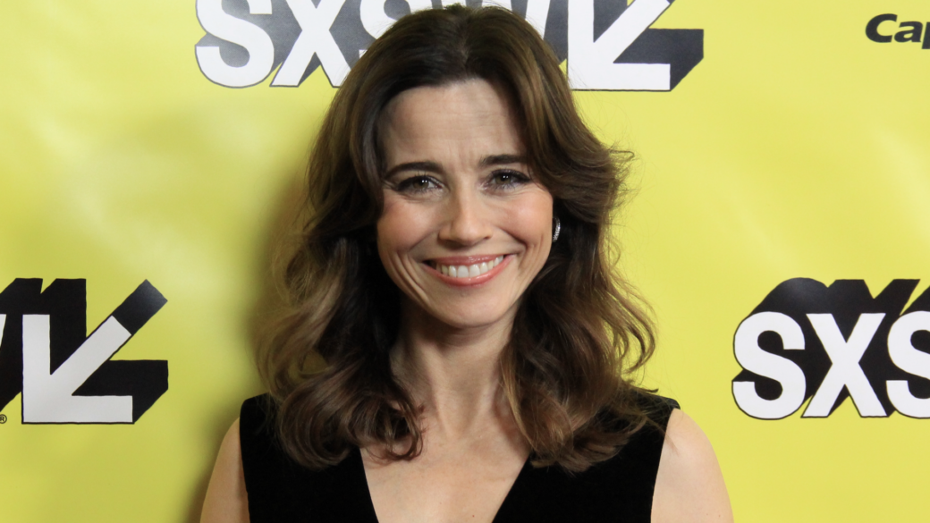 Scooby Doos Linda Cardellini Loves Lesbian Velma Attitude