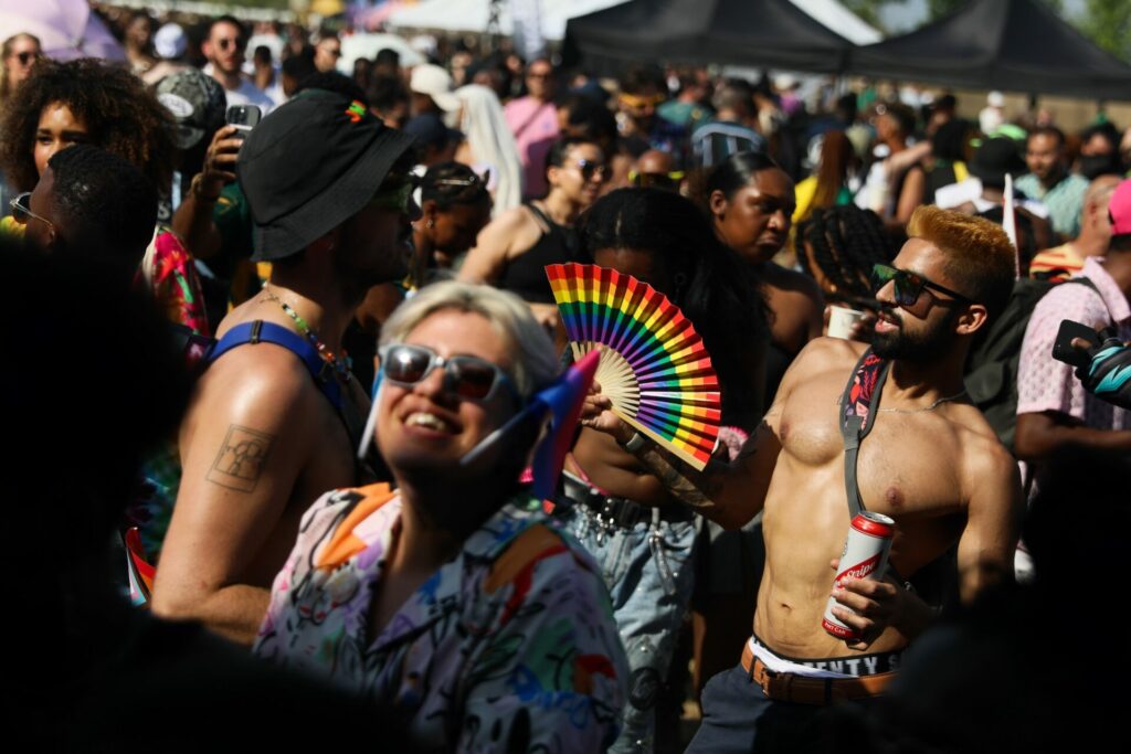 A group shot showing the crowd dancing 