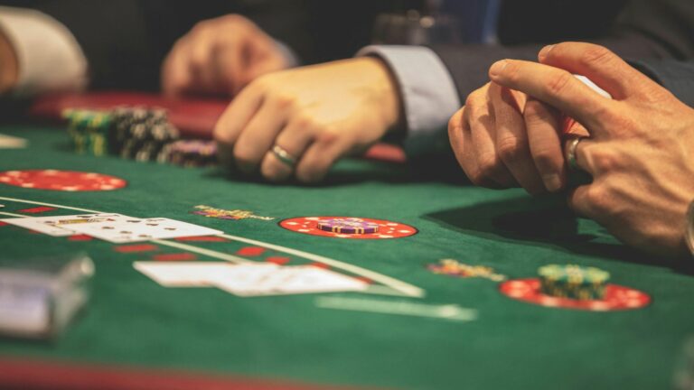 Casino gambling table