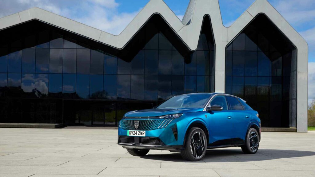 PEUGEOT E-3008 in front of a building