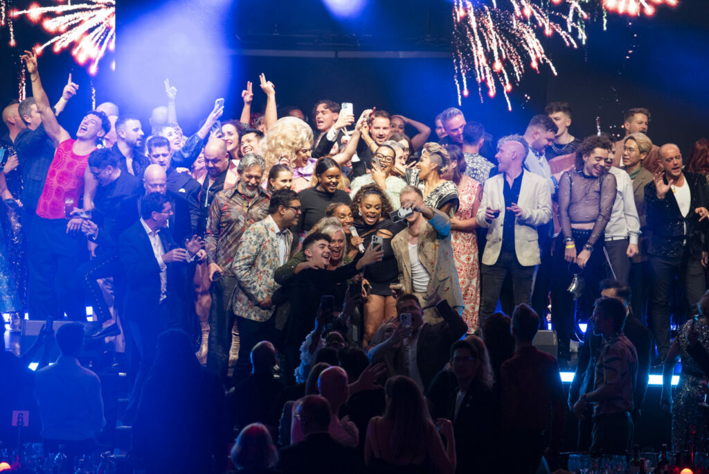 Kathy Sledge joined on stage by the audience 