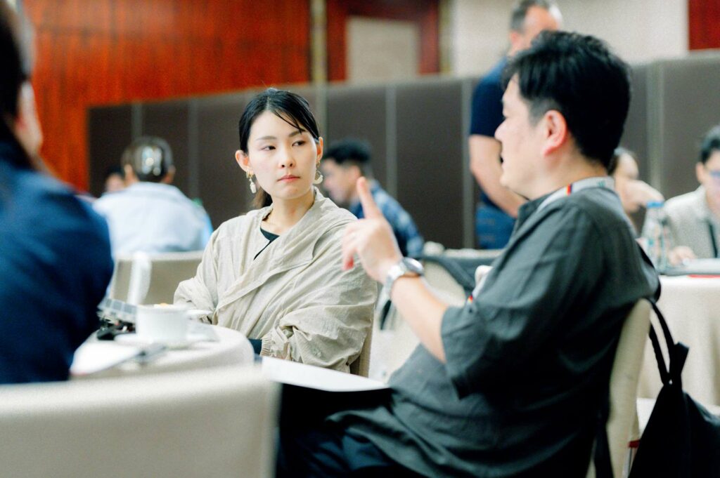 Two people holding a discussion