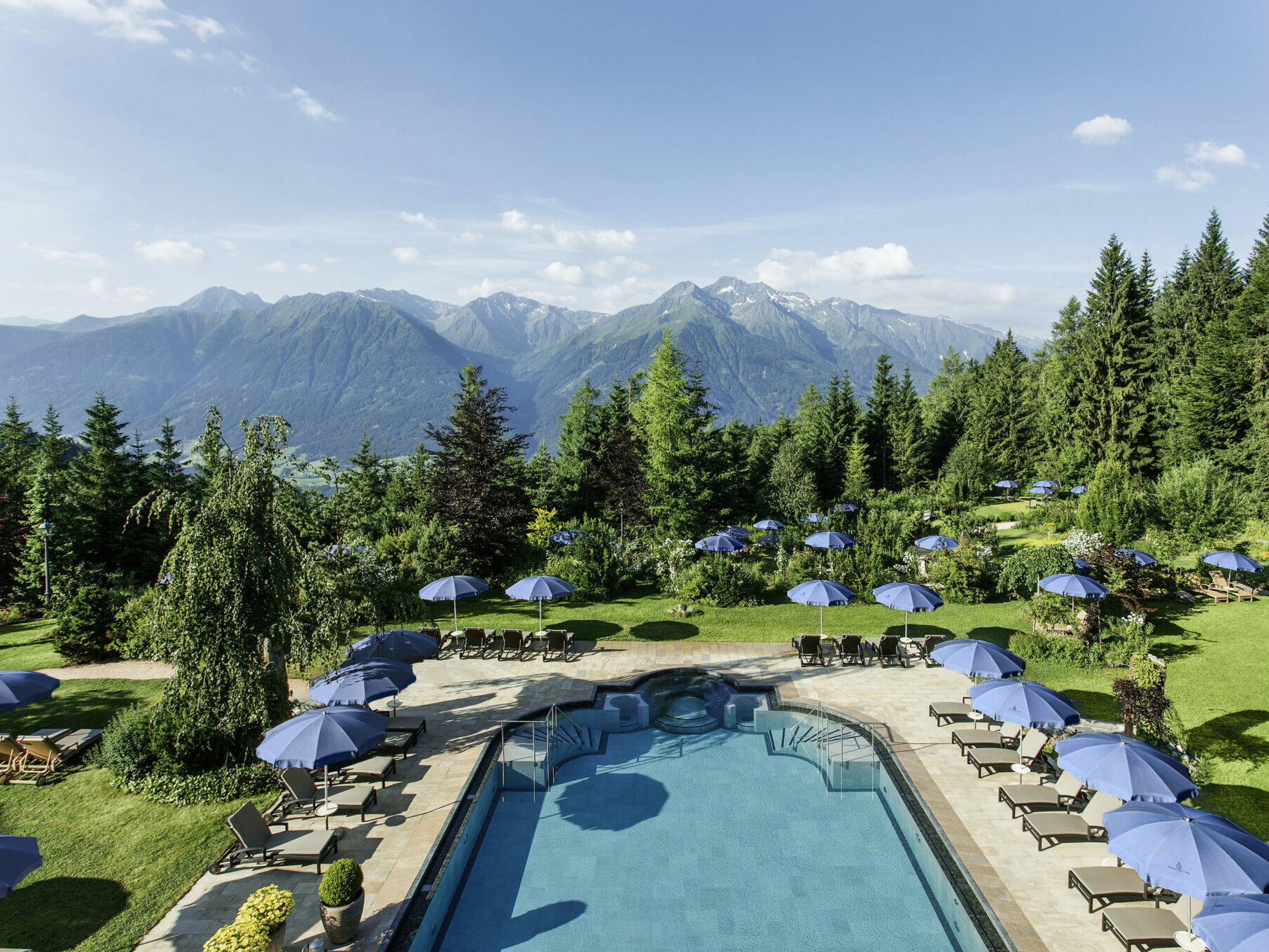 Swimming pool with Mountain View at Interalpen-Hotel Tyrol 