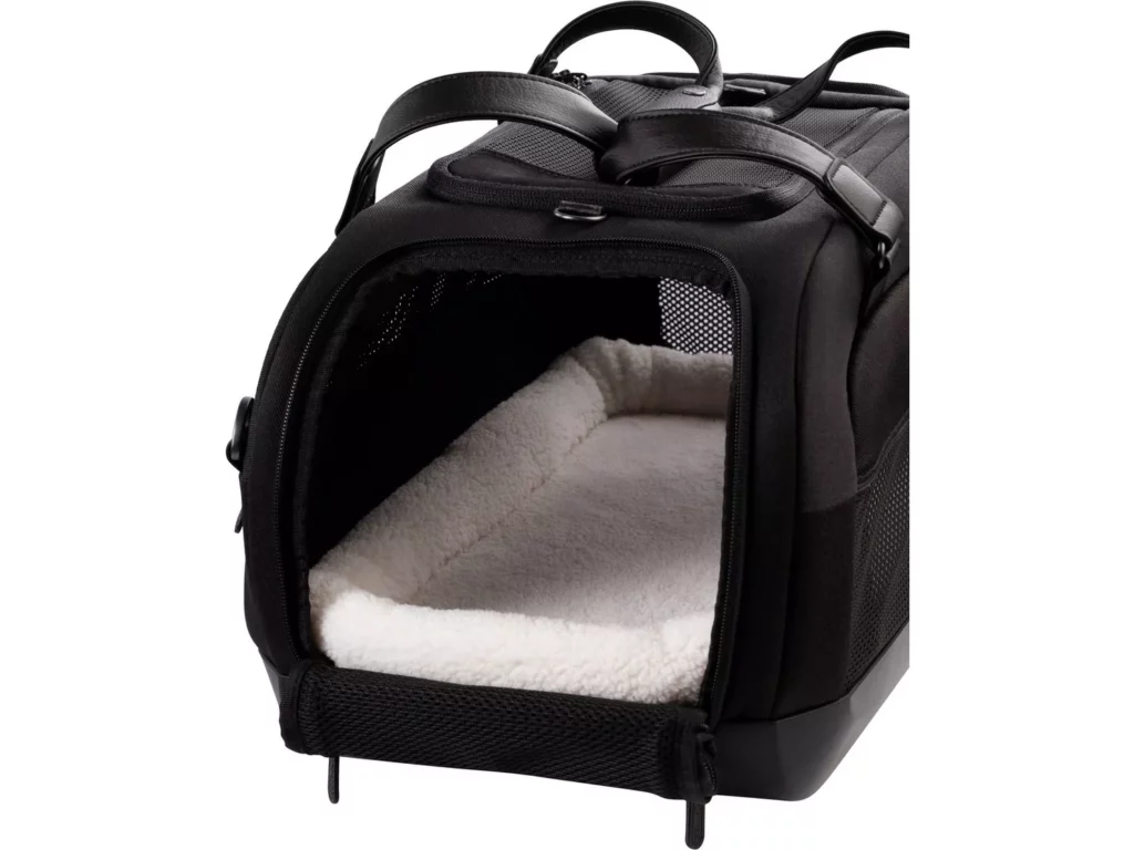 Tavo Dupree pet carrier