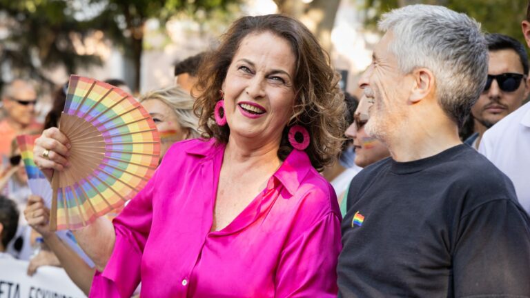 Carla Antonelli, Senator of Spain (PSOE), and Fernando Grande-Marlaska, Minister of the Interior (PSOE), participating in the 2024 Madrid Pride Parade. She in a pink top and him in a black top